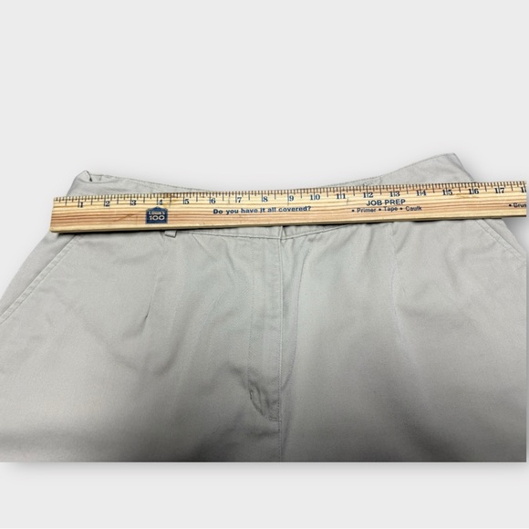 L.L. Bean women’s size 14 multi pocket shorts. - Picture 3 of 6